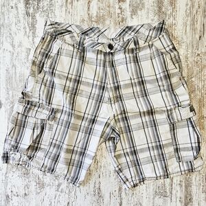 Wrangler Mens Size 33 Plaid Cargo Shorts White Brown & Blue Loose Fit Casual